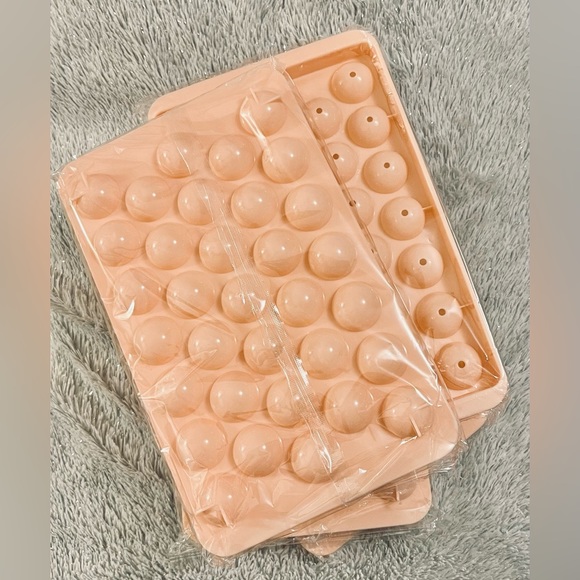 (4) Stackable Round Ice Cube Trays - Picture 2 of 2